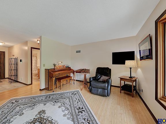 5th image of 401 Haverford Dr