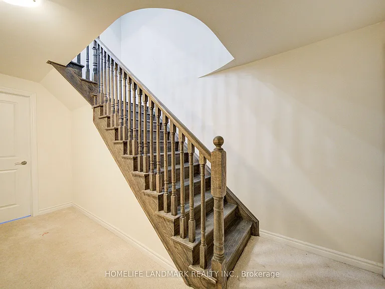 18 Kenneth Ross Bnd — Photo 47