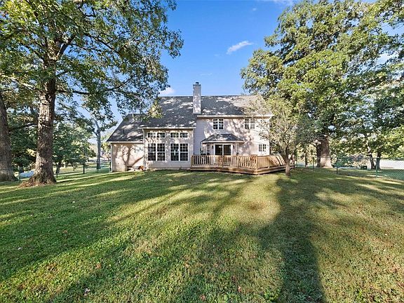 5th image of 821 Whitcomb Woods Dr