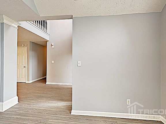3rd image of 122 Carriage Lake Dr