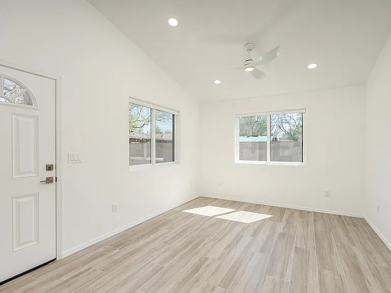 1120 E Waverly St #2 — Photo 9