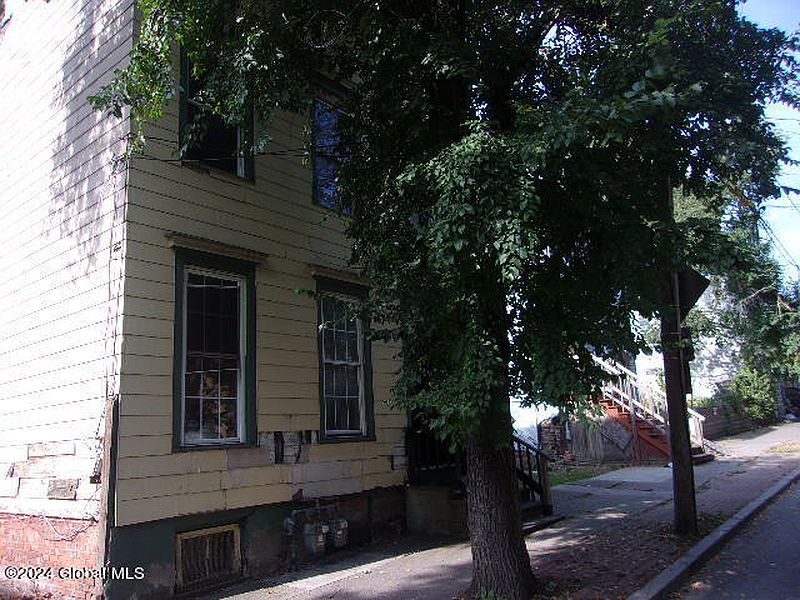 2nd image of 292 1ST Street