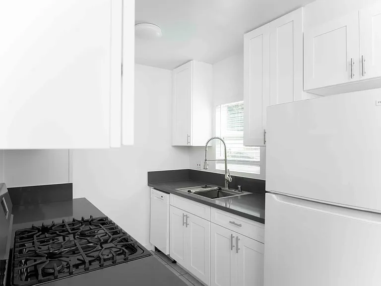 2900 Exposition Blvd #B — Photo 9