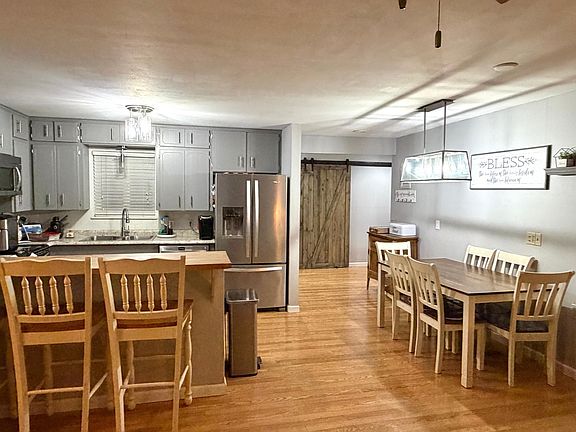 2nd image of 118 W Lewis Ave