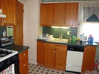 3rd image of 515 Dubois Ave