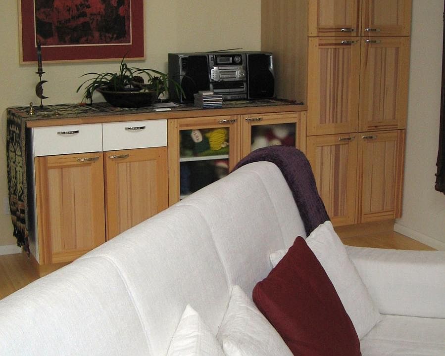 Living area & built-ins