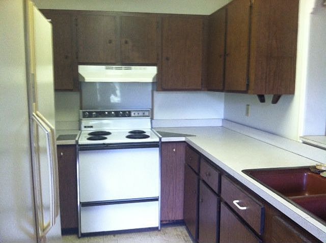 2nd image of 11827 Valley Rd
