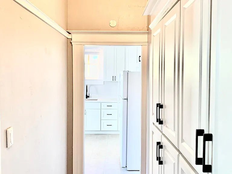 2214 Capitol Ave #2 — Photo 8