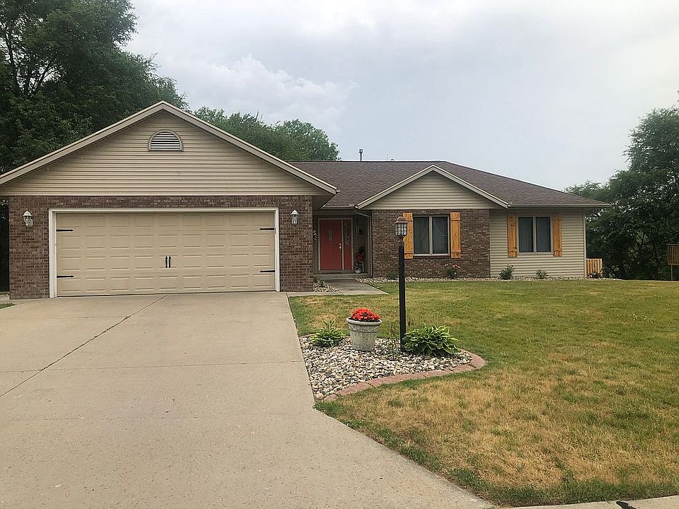 1st image of 417 Hillcrest Dr