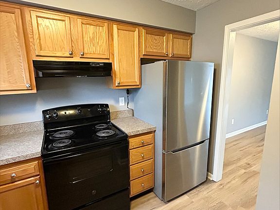 5th image of 438 Woodview Dr