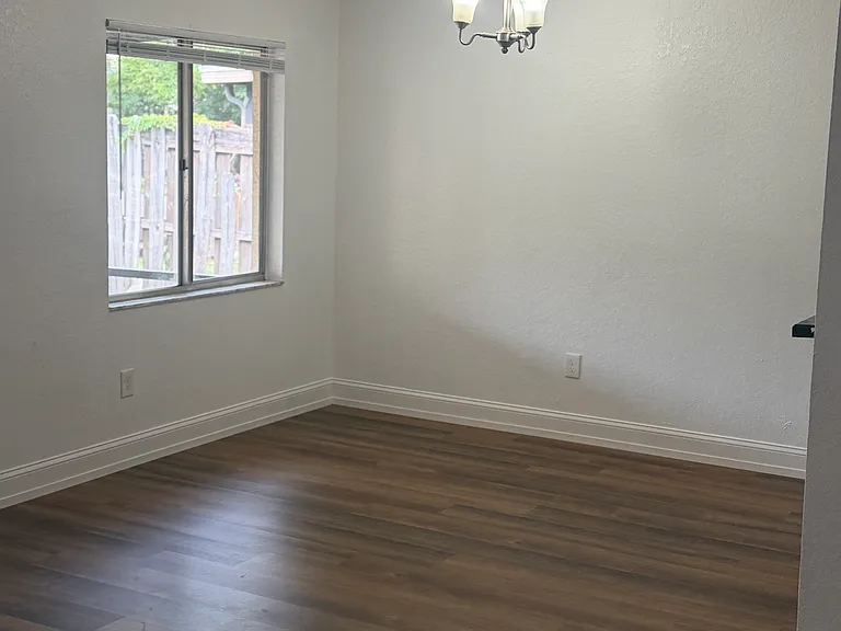 1306 Coolmont Dr — Photo 6
