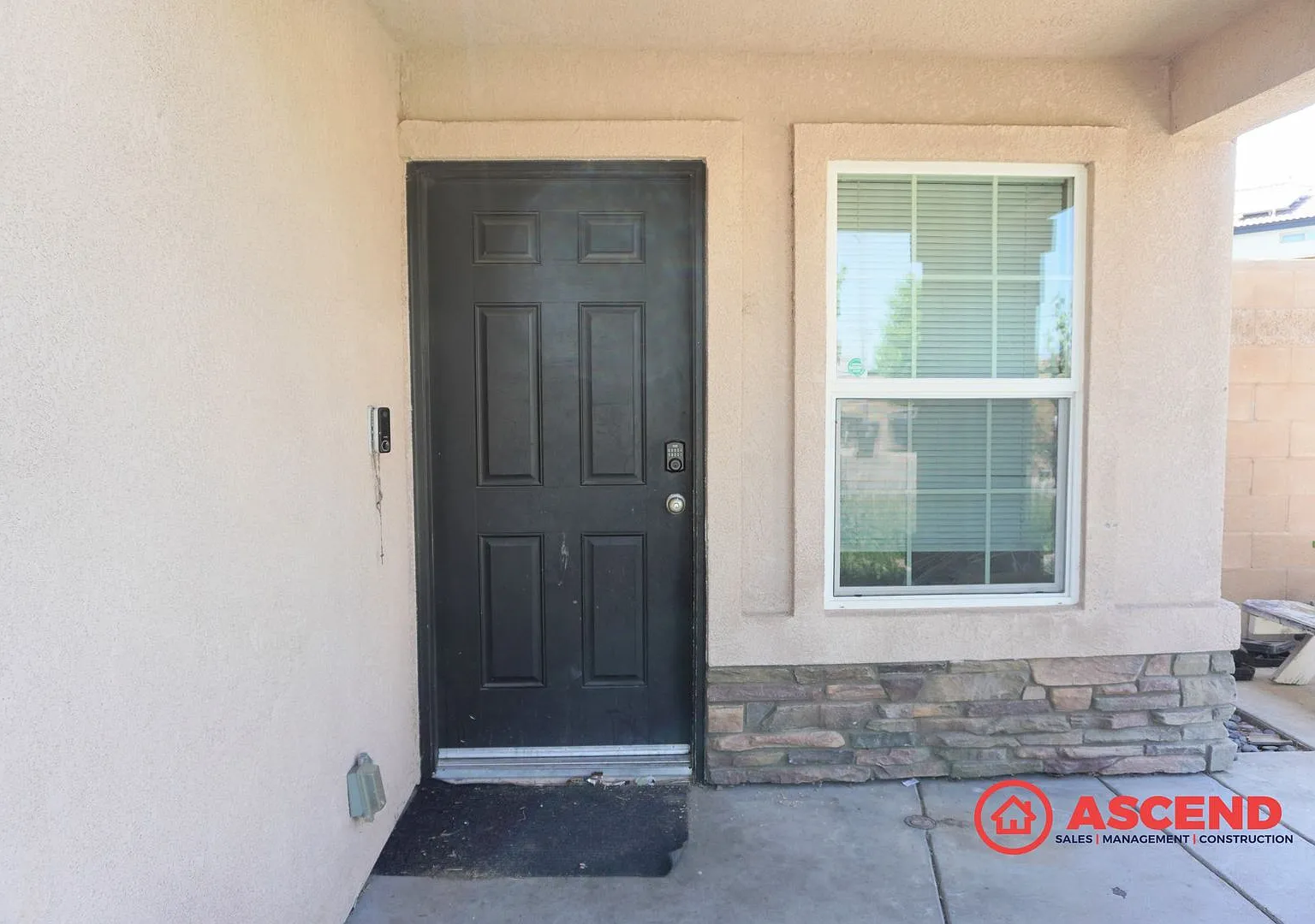 Spacious 3 Bed / 2.5 Bath Home with Solar, & Fruit Trees - Makes Perfect Family home! — Photo 1