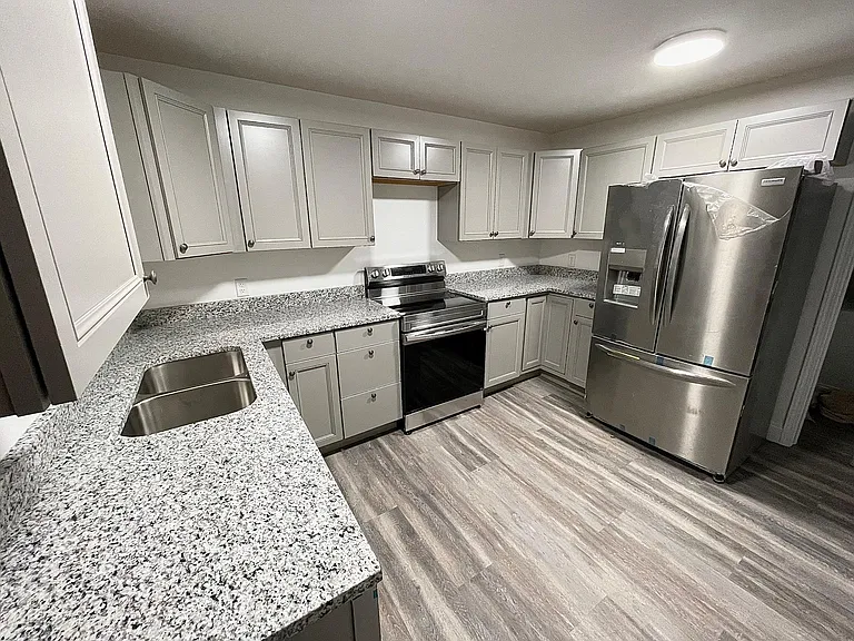 376 Brockway Ave #A — Photo 1