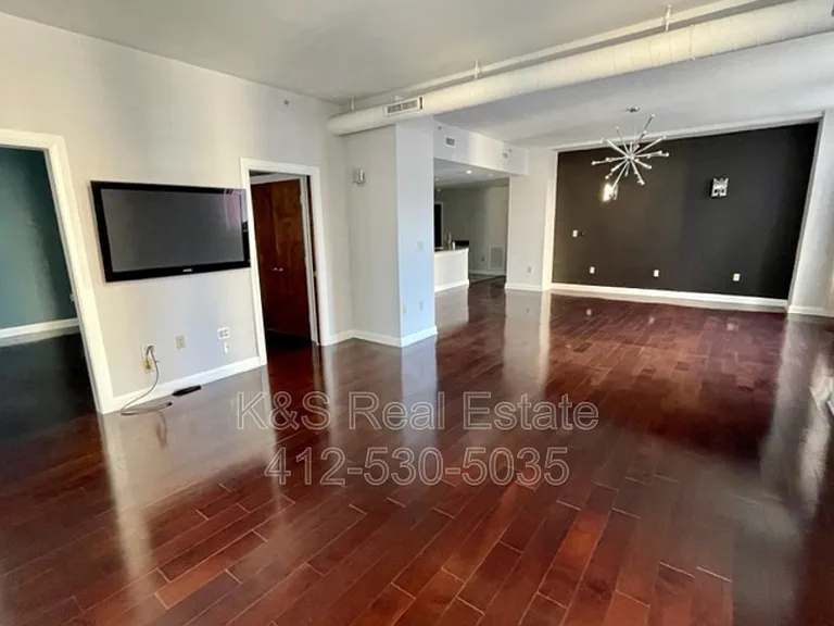 306 4th Ave #302 — Photo 2