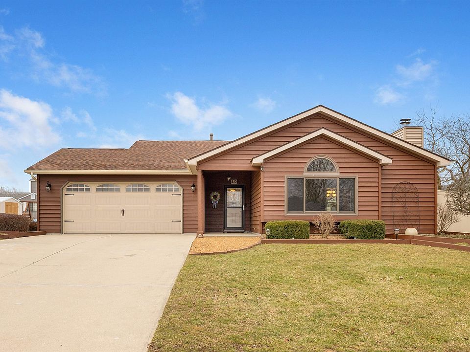 1st image of 210 Knoll Ridge Blvd