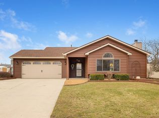 210 Knoll Ridge Blvd, Kendallville, IN 46755