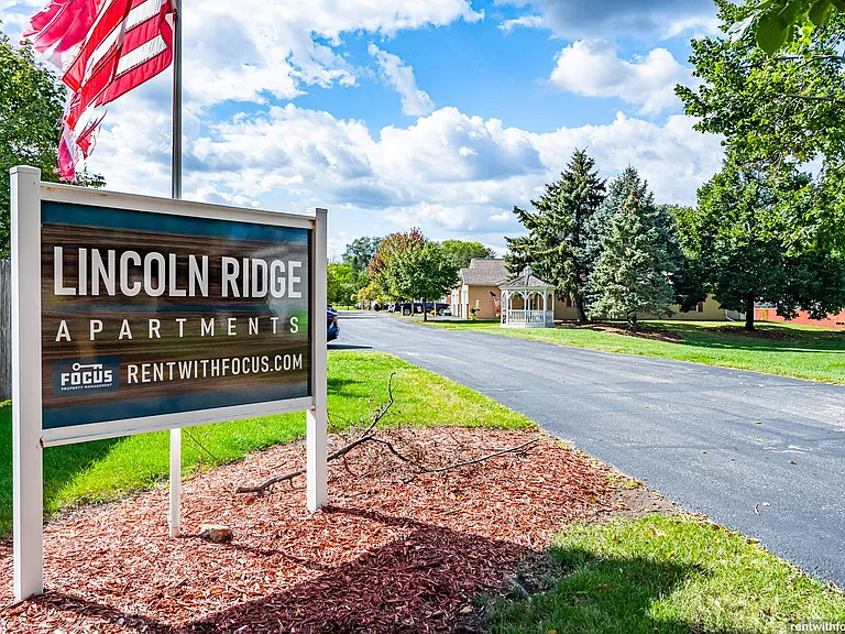 Lincoln Ridge — Photo 16