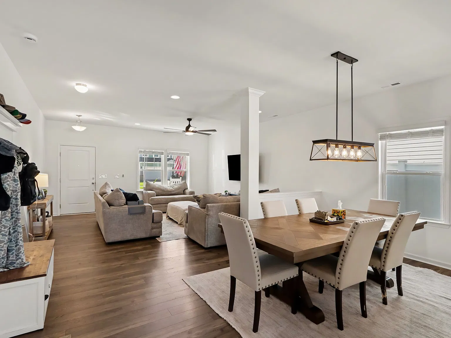 3 bed, 2.5 bath, 2309 sqft, $2,375 — Photo 4