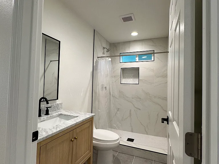 138 W Broadbent Dr — Photo 2