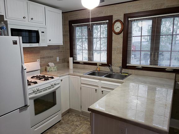 2nd image of 6 Hebron Ave