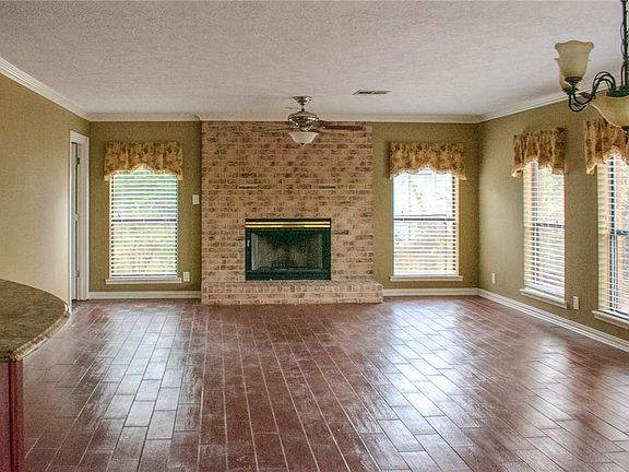 3rd image of 19 Lakefront Dr