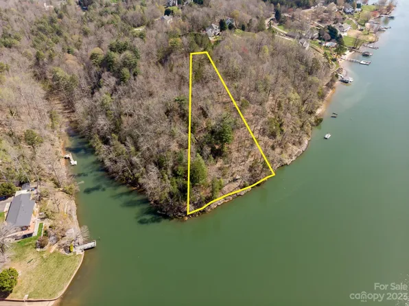 5689 Crown Ter, Hickory, NC 28601