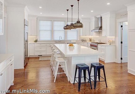 Kitchen island, seating for six