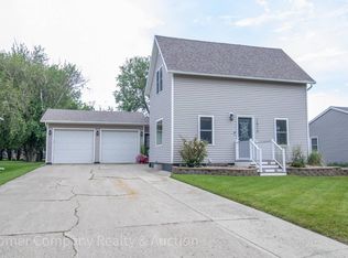 1513 2nd St, Hull, IA 51239