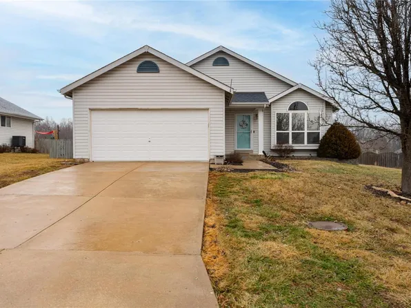 105 Providence Pointe Ct, Wentzville, MO 63385