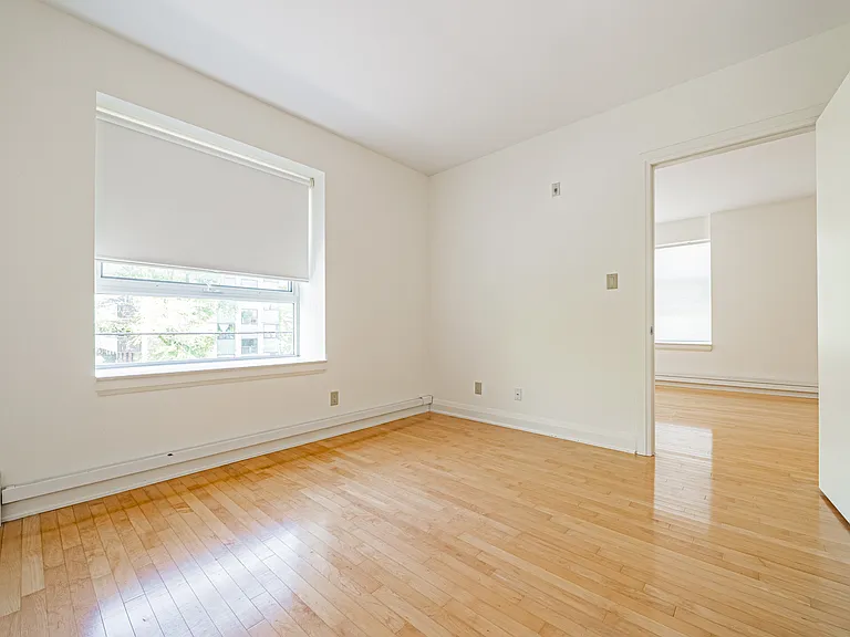 1425 Bayview Ave — Photo 11