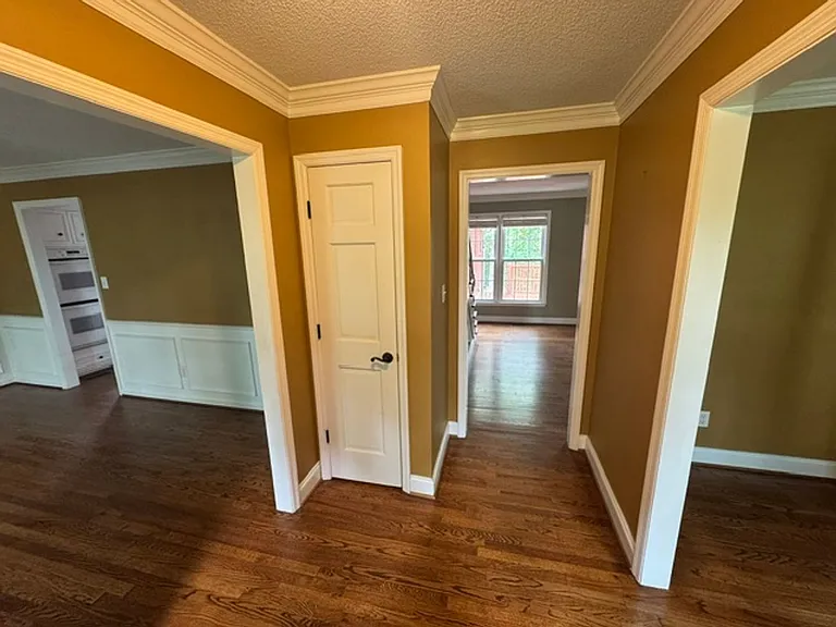 483 Cambridge Way — Photo 2