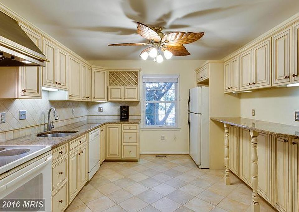 1st image of 22 Castle Ct