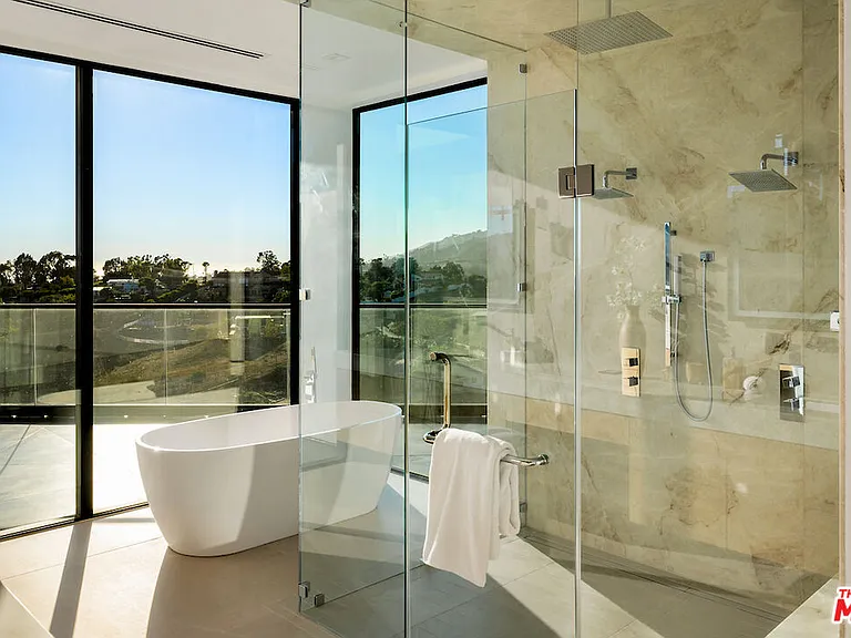 5931 Kanan Dume Rd — Photo 33
