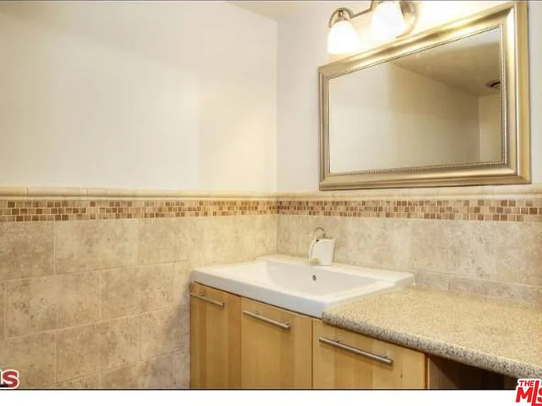 318 N Maple Dr #C106 — Photo 6