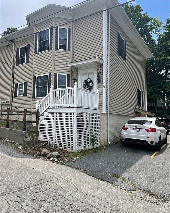 1st image of 19 Oak Ct APT 3