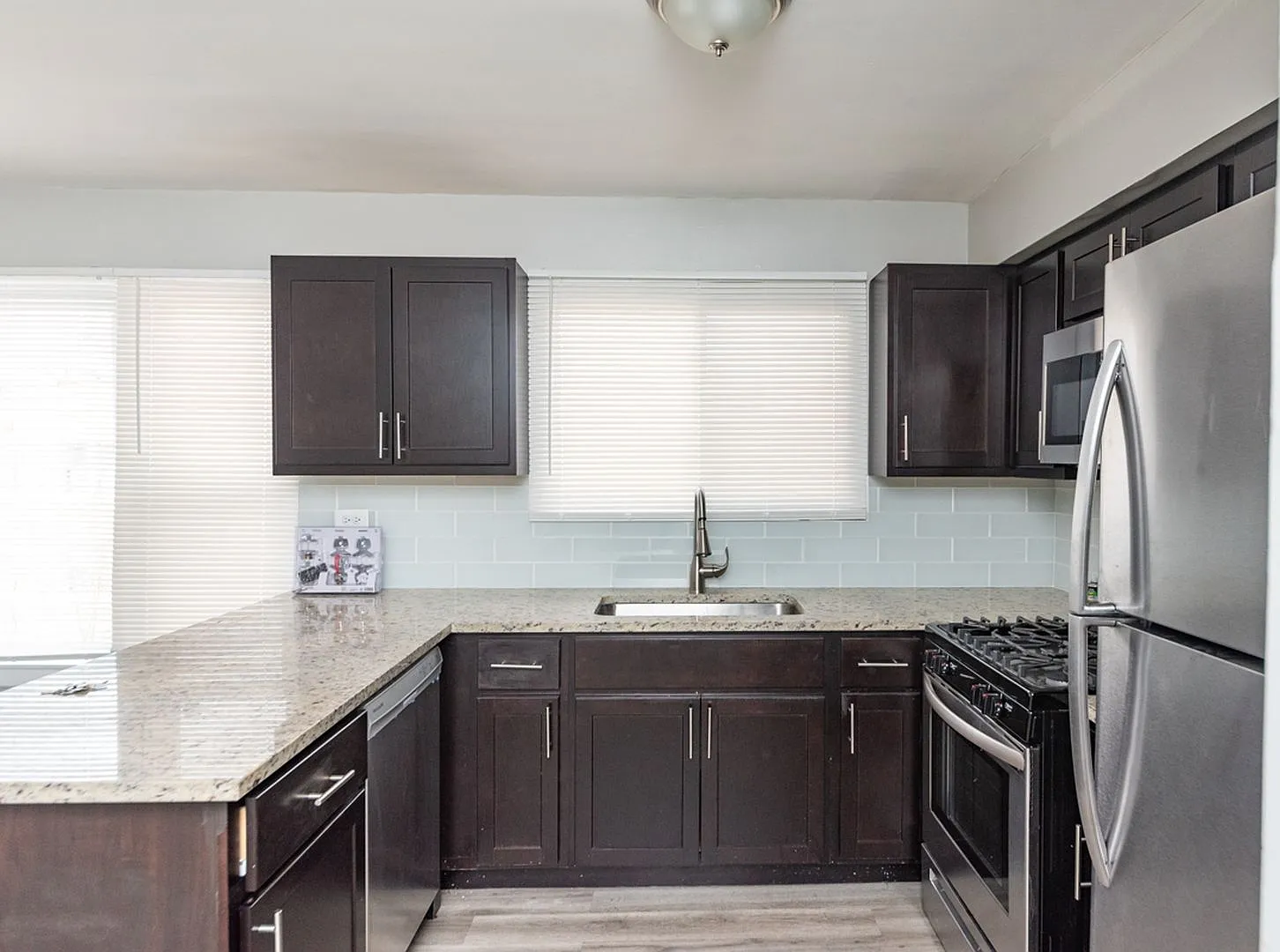 2 bed, 900 sqft, $2,000 — Photo 3