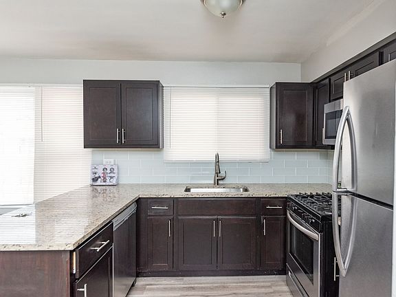 3rd image of 3059 N Kostner Ave #2W