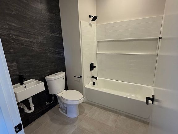 5th image of 3363 A St #2