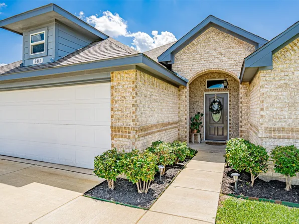 301 Virginia Dr, Palmer, TX 75152