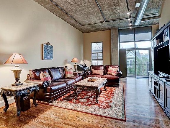 5th image of 1401 Calumet St Unit 310