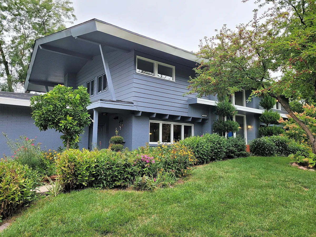 Building Photo - 21410 Greenbrier Dr