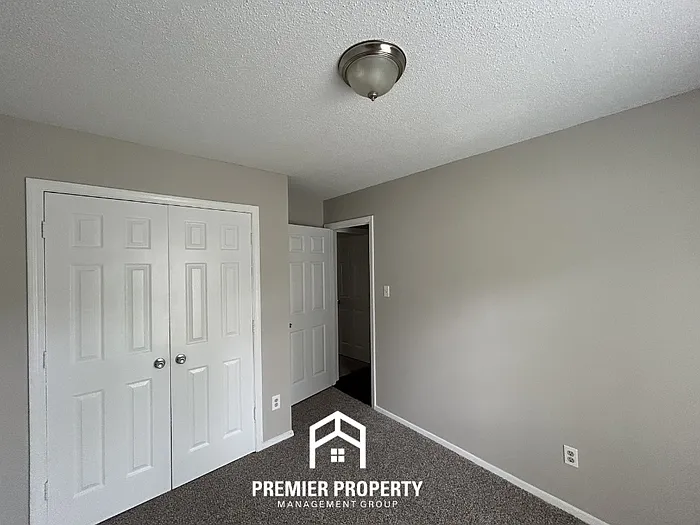 2563 Waverly Dr — Photo 12