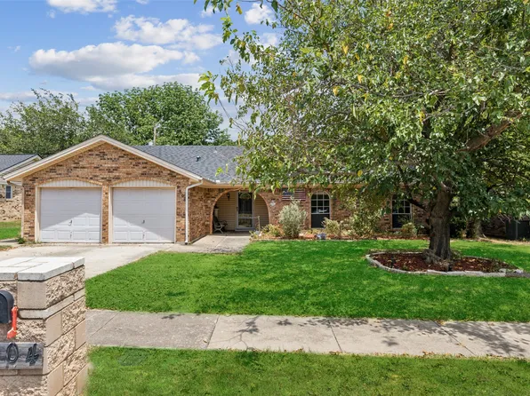 2804 Ridgewood Dr, Hurst, TX 76054