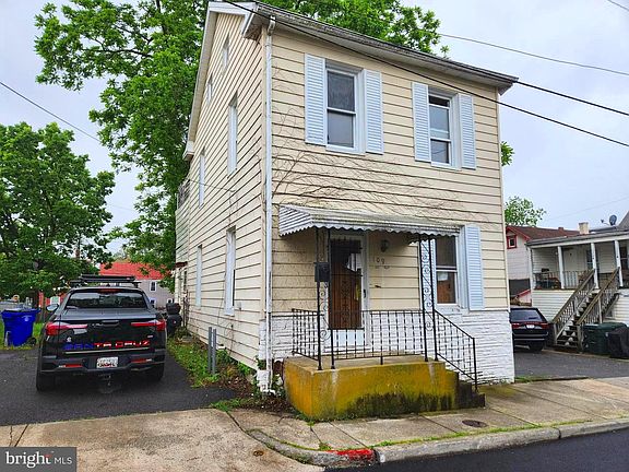 3rd image of 109 John St
