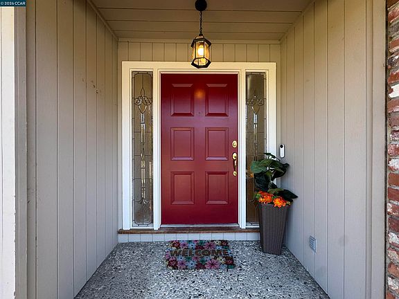 4th image of 423 Deerfield Dr