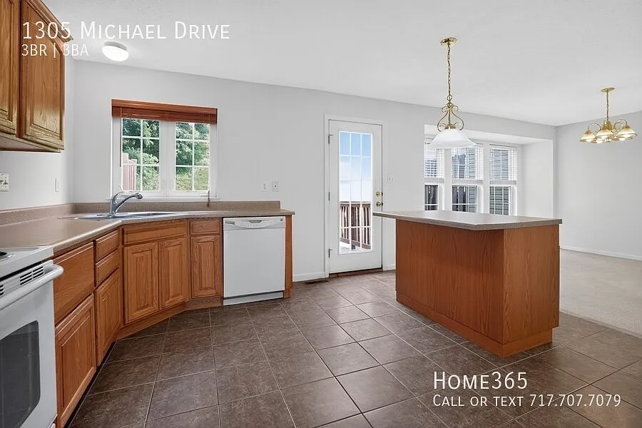 1305 Michael Drive, Pittsburgh - $1,990 (RBP included) - $300 off the 2nd month's rent if moved i... — Photo 4