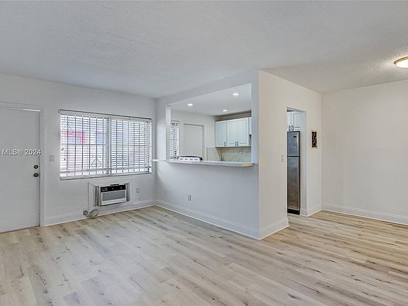 3rd image of 1234 Euclid Ave APT 8