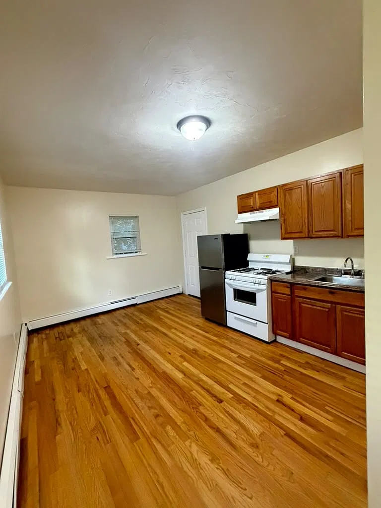 2 bed, $2,400 — Photo 4