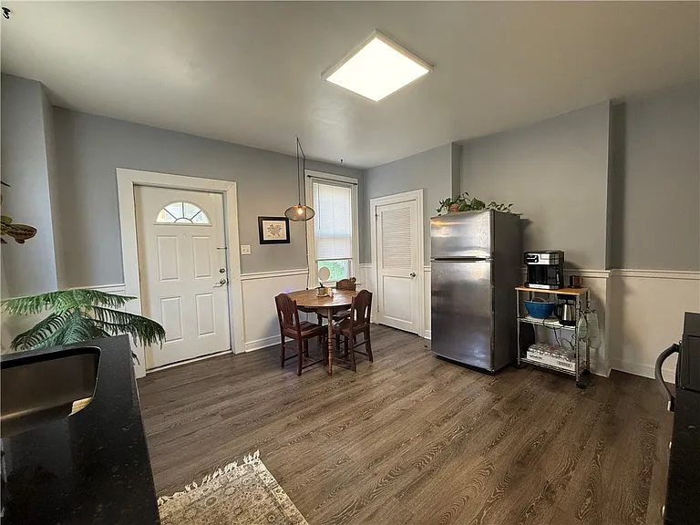 907 Spring Way — Photo 12