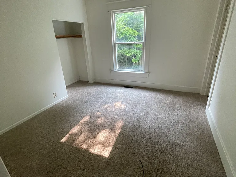 220 Maple St — Photo 8
